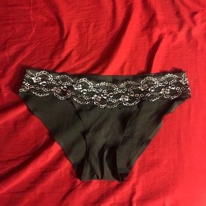 🔴 NWT 2 Seem-less Panties